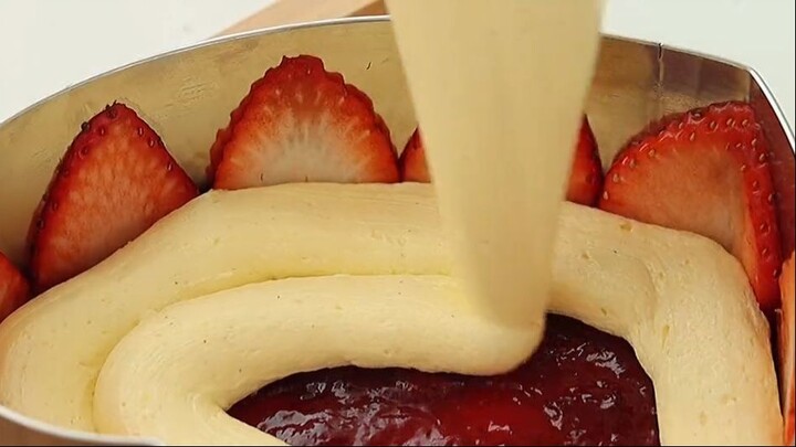 Cùng làm bánh kem dâu tây nào #amthuc