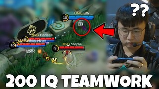 CW KEPT FEEDING BECAUSE OF THIS 200 IQ TEAMWORK PLAY… 🤯