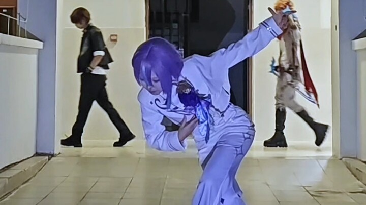 Chàng trai chỉ nhảy một điệu vũ, bỗng chốc hàng loạt du khách nước ngoài ồ ạt nhập cảnh – cảm giác đ