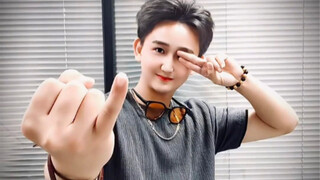 ท่าเซลฟี่สุดโหดของหนุ่มๆ 2