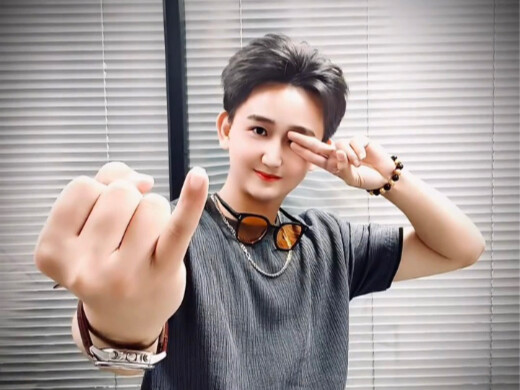ท่าเซลฟี่สุดโหดของหนุ่มๆ 2