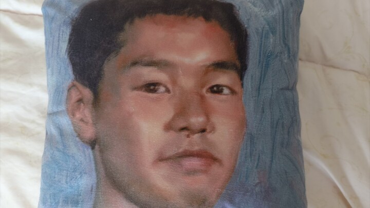 点赞过十个甚至九个就抱着先辈睡觉