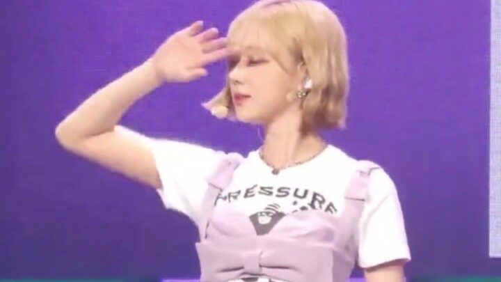 Winter Kim Minita’s multi-angle straight cut of Taemin’s “MOVE” cover!