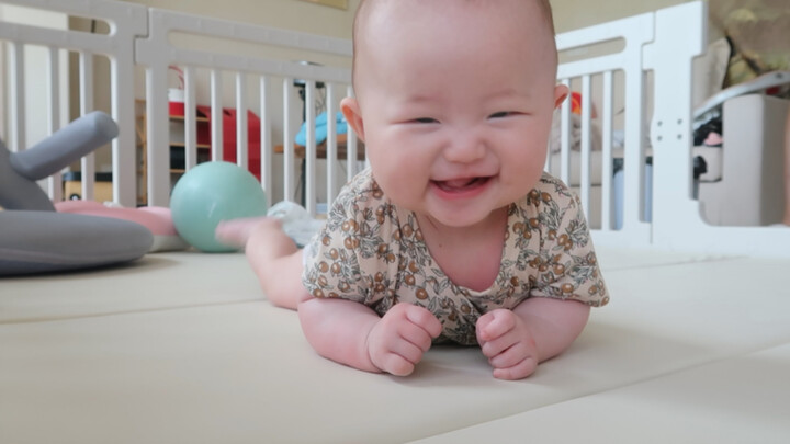 【Hari Ini adalah Xiao Juzi】Aku mau ke toilet lagi nih. Tolong semuanya bantu jagain anakku sebentar,