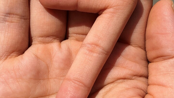 Đậu Bao tạo hình các cử chỉ từ 1 đến 9 khiến mọi người bật cười