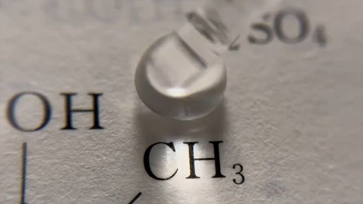 في بحر البشر الواسع، التقينا صدفةً.