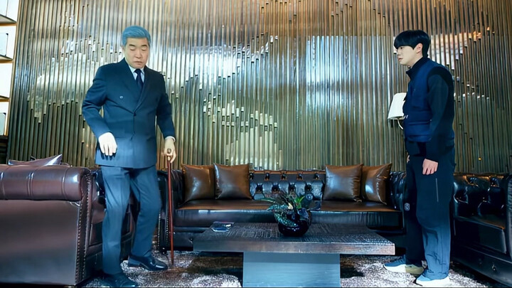 The underdog hero strikes again in the latest Korean drama, “New Employee Chairman Kang.”