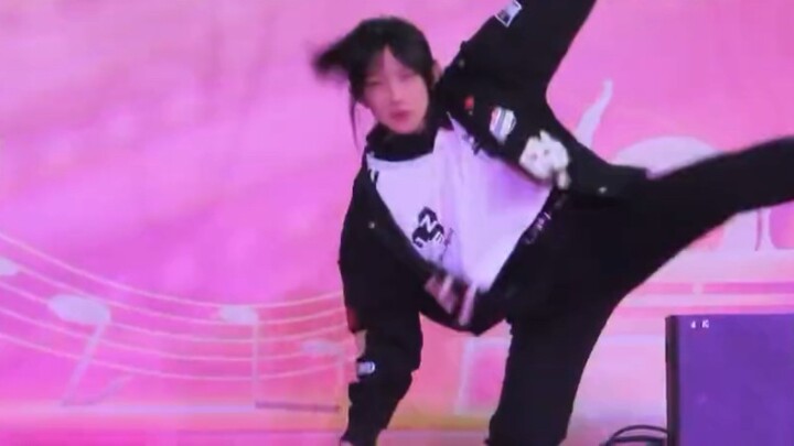 [Songbai Middle School 21st New Year's Day] Thunderous (odog choreography version) cover dance