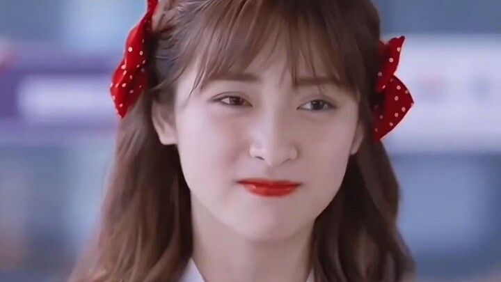 据说她在实习的时候，大家排队去偷看她了！