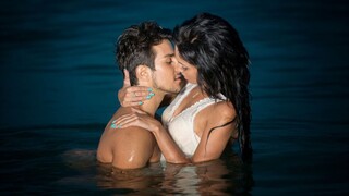 Ciuman di kolam Renang Hot banget 😘