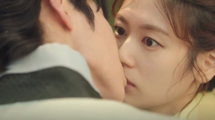 Cium brutal sama pelayan🥵💦