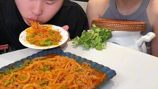 #Kulit Sapi dengan Saus Kacang dan Sayuran Langka Akhirnya Pacar Bisa Makan yang Enak!