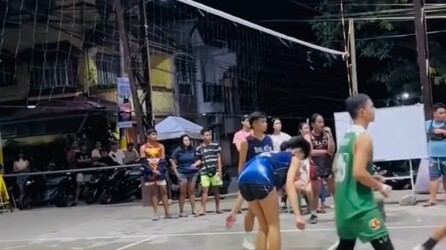 全场只有线是直的