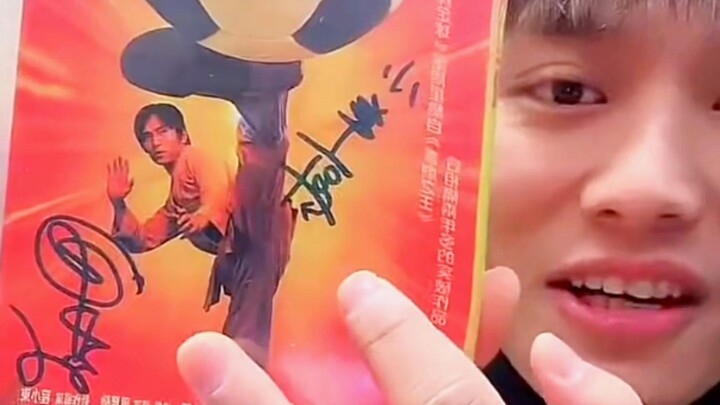 เสี่ยวหยางเกอยังมีแผ่นซีดีลายเซ็นของโจวซิงฉือด้วยเหรอ~~~