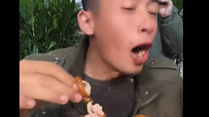 不是哥们  你吐我脸上了！！！！