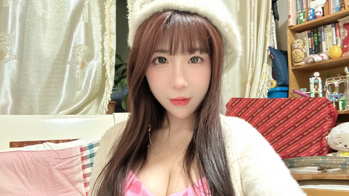 UP yang main game horor juga bisa seksi dan imut!? Semoga tahun Naga membawa keberuntungan buat kali