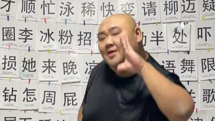 Muốn yêu đương quá, càng kìm nén càng khó chịu. Giờ mình chỉ là một anh chàng mập bình thường thôi, 