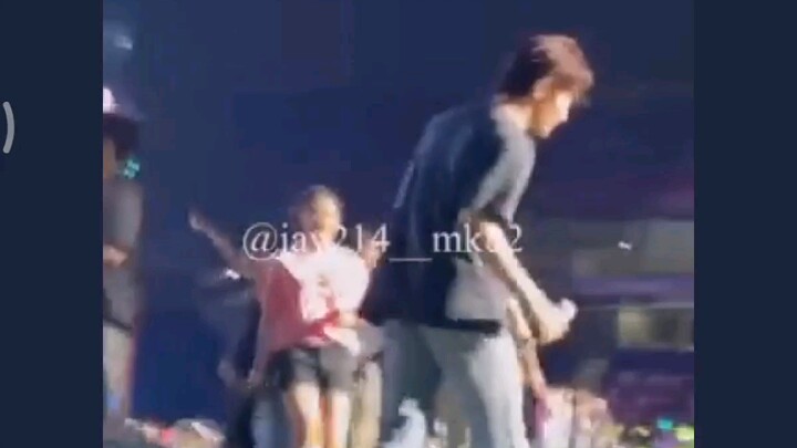 Dua anak kecil yang menggemaskan di konser keluarga SM: Kim Yerim dan Lee Mark!