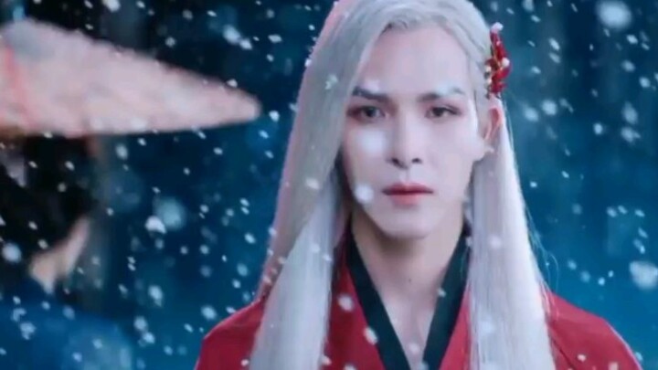 "White Lotus" returns as charming as ever, Falling Flowers and Flowing Water MV, Vietnamese MV, thre