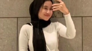 adu outfit ,  pdahal ????