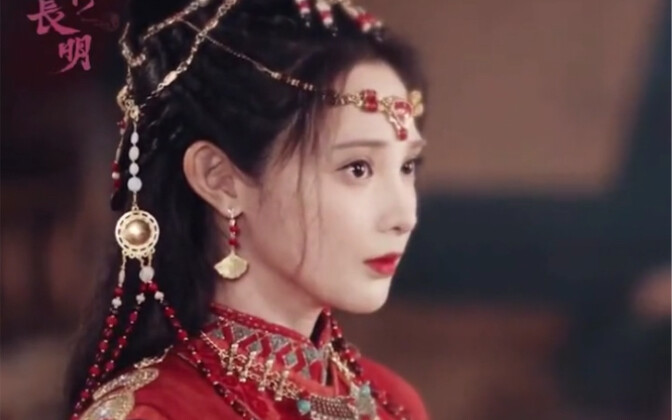 Her ethnic outfit is truly divine! Turns out she can be even more beautiful than Xiaofeng!