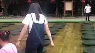 بفضل إنقاذ صديقي في الوقت المناسب، وإلا لكنت قد خرجت من الماء بنفسي حقًا.