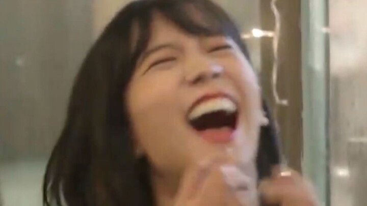 [Jisoo || Silly Style] Once a day, and your worries will be gone—Jisoo, that’s not how you use your 