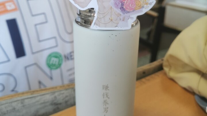 แอบใช้ถุงชาเซ็กซี่ของผู้ชายในห้องอ่านหนังสือ