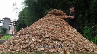 I used 10,000 Chinese mitten crabs to make a dish—and when I tasted it, my whole body went numb!