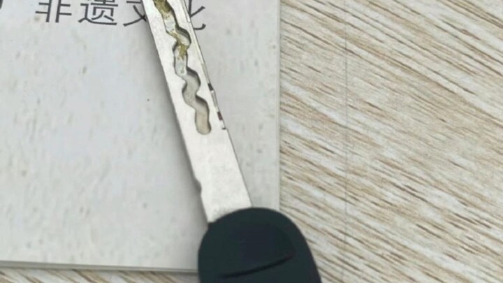 Aku begitu miskin sehingga ketika orang kaya pamer kekayaan di depanku, aku bahkan tidak menyadariny