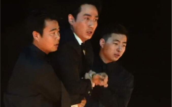 Gaya improvisasi Zhu Yilong ini benar-benar seru banget, gila abis!