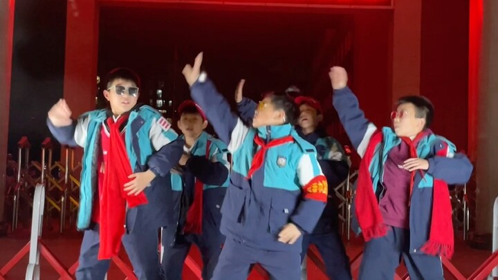I'll dance this for the Chinese New Year! Guess how much New Year's money I can get