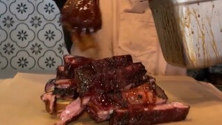 Daging Iga Babi Panggang Asap Kayu Ceri dari APL Barbecue Los Angeles