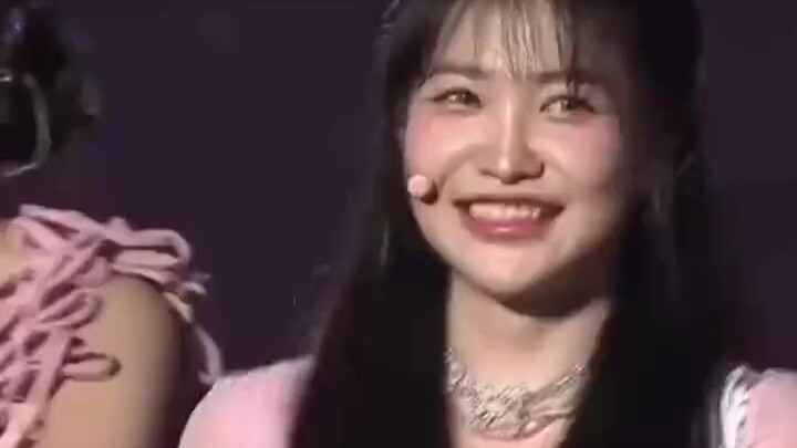 Tujuh tahun sejak debut, tetap manis banget! Momen menggemaskan si cewek manis yeri Kim Yerin di kon