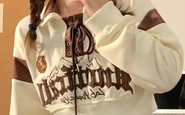 สไตล์การแต่งตัวด้วยสเวตเชิ้ตสุดเท่และทำให้ดูผอมสำหรับนักเรียน