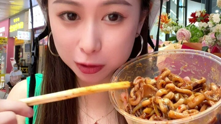 ตะลุยร้านเด็ดเซี่ยงไฮ้ | อาหารข้างทางที่อวดว่าระดับมิชลิน จานเต้าหู้ยัดไส้ปลาหมึกกลับแพงถึง 43 หยวน?