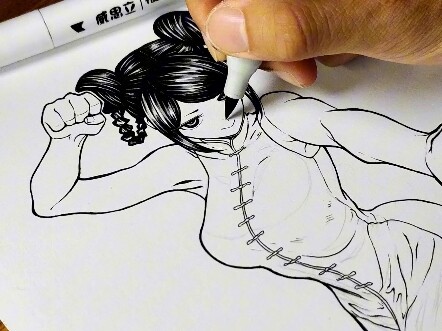 Berdiri di sana persis seperti buku.