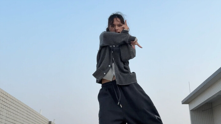 เต้นท่าเต้นชุดสั้นสามแบบในคราวเดียวมันฟินสุดๆ!