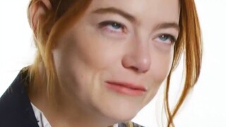 《可怜的东西》NG剧照🤣艾玛，石头姐你在对你美丽的脸庞做什么！