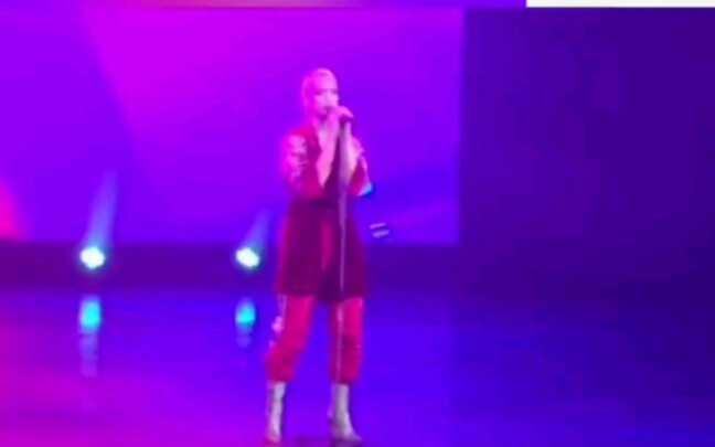 ฮันไป่เฉวียนคัฟเวอร์เพลง “Redbone”