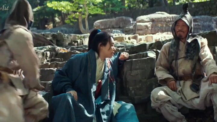 Menyusup masuk ingin mencuri malah ketahuan dan diserang pembawa peti