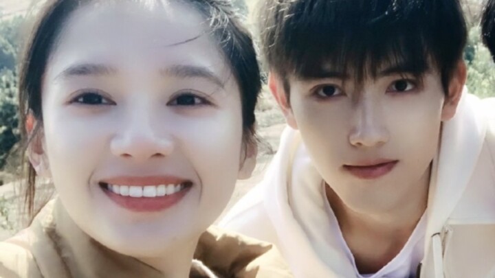 Sialan! Ini pasangan sungguhan, dia berinisiatif melaporkan seluruh jadwalnya hari itu dan membelany