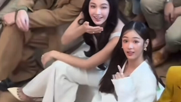 冥王星 两小只现场秀恩爱