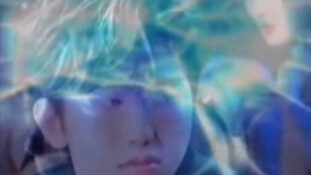 كلنا معجبون، فلماذا يحق لها الاعتراف بمشاعرها وجهًا لوجه؟