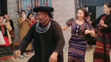 The Yunnan Wa ethnic group's "motorcycle dance" has a new update