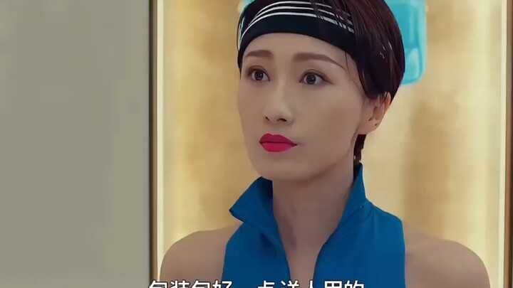 Gadis kaya tampil sederhana masuk toko mewah untuk beli tas, kuasai satu dinding penuh dan bikin sem