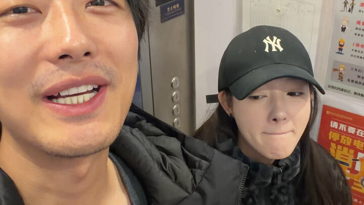 انتهت مدة عقد المذيعة.