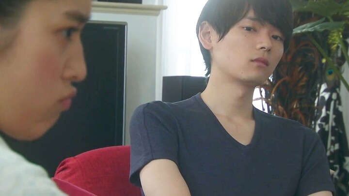 Tôi bị một cú đấm ngọt ngào đập điện thoại vào tường, xem đi xem lại cả vạn lần!