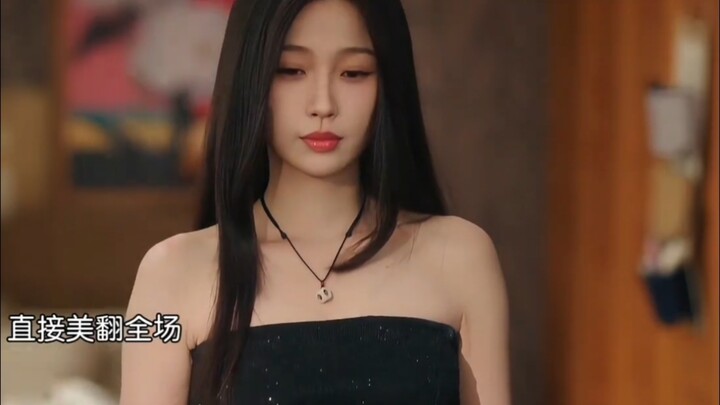 I Was Stunned the Moment I Put on This Strapless Dress!