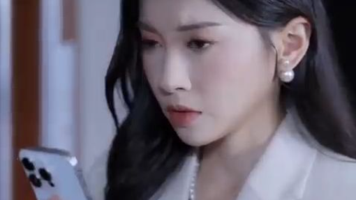 Suami dipermalukan di kereta cepat oleh seorang pemuda, yang ternyata kekasih